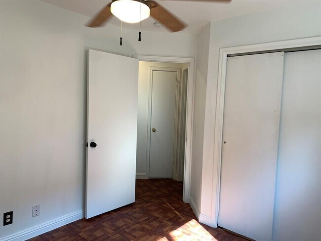 Building Photo - 210 Evergreen Cir