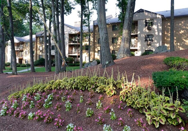 Building Photo - 23 Country Club Dr