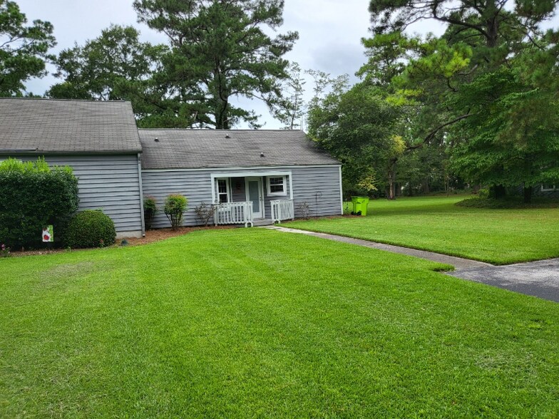 Building Photo - 3122 Country Club Rd