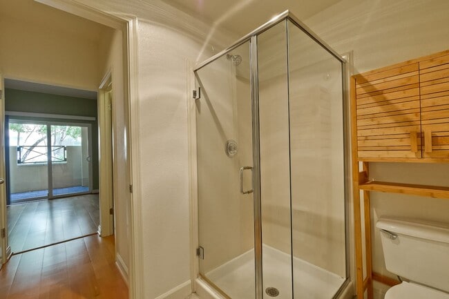 Building Photo - Downtown Mountain View l Stylish Home