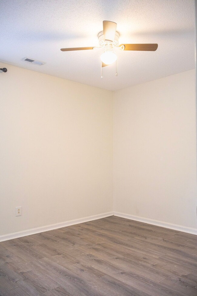Building Photo - 3 bedrooms, Fenced in backyard, 12x24 shed, NO breed restrictions!