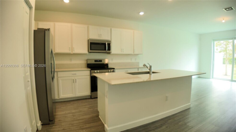 Building Photo - 4612 Hollister Ave