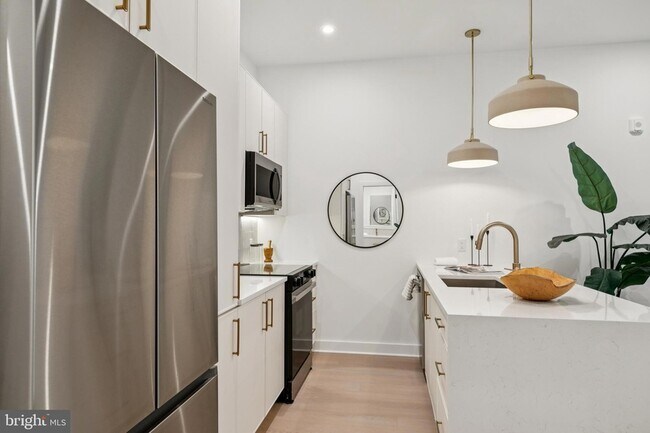 Building Photo - 30 W Allens Ln