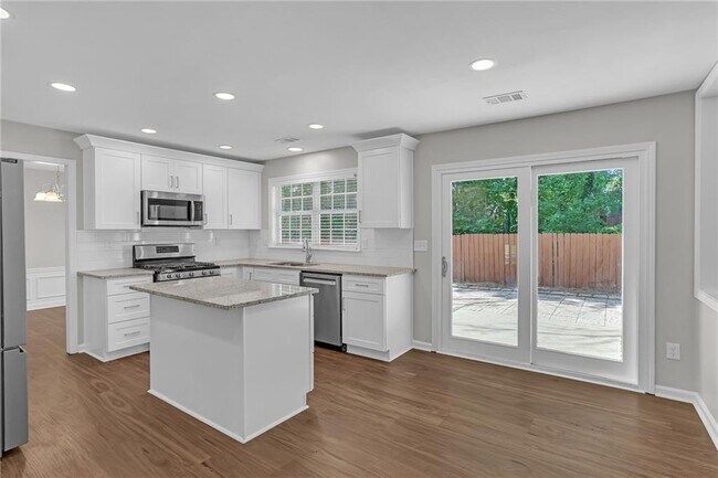 Building Photo - 3527 Chastain Glen Ln NE