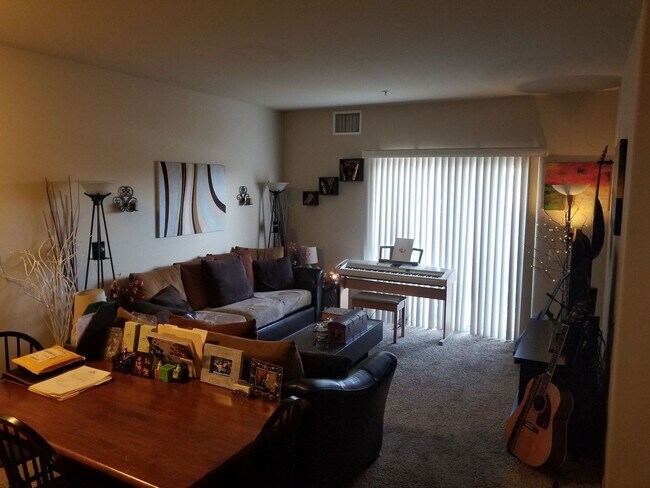 Building Photo - 2210 Briar Creek Way