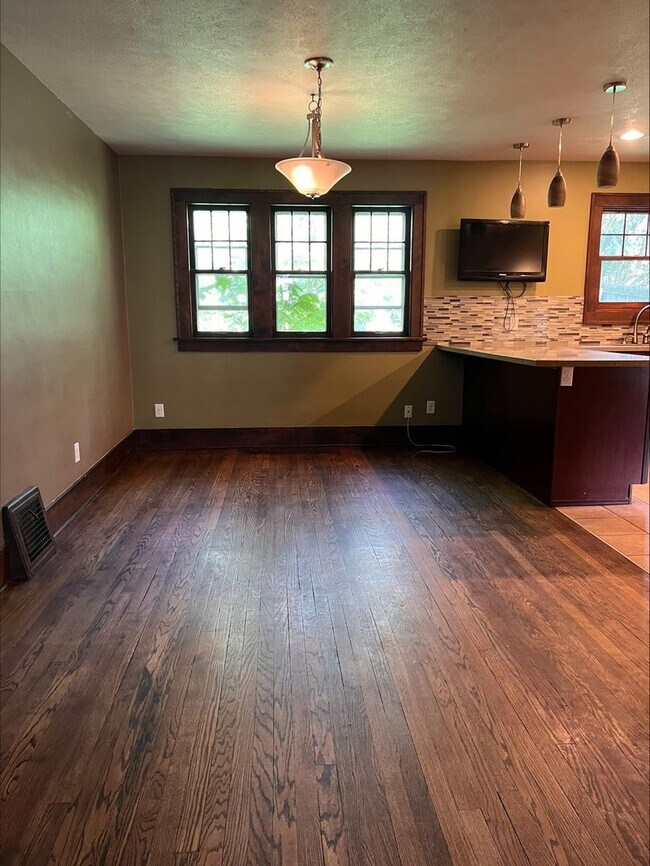 Building Photo - Coming Soon!!! Spacious 5 bedroom House Wi...