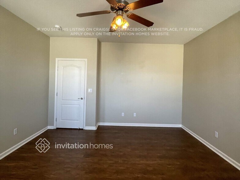 Building Photo - 465 Elmwood Ct