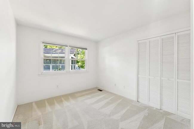 Building Photo - 1730 Pine Valley Dr
