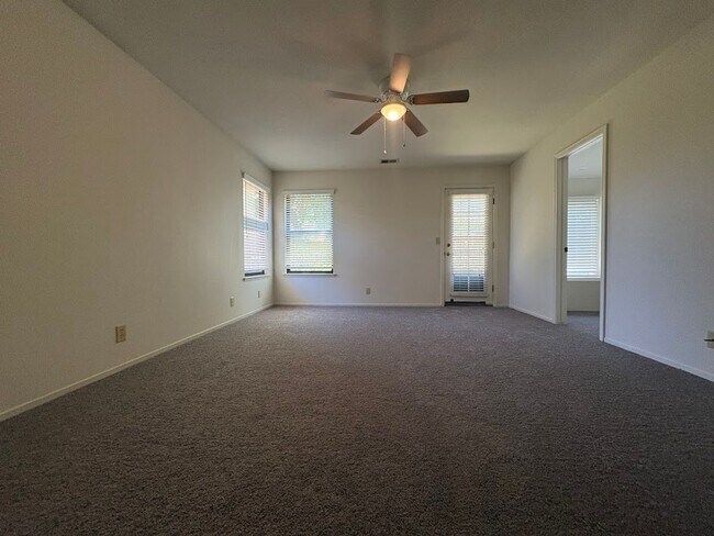 Building Photo - Spacious 4 Bedroom Home in Quiet Galt Neighborhood