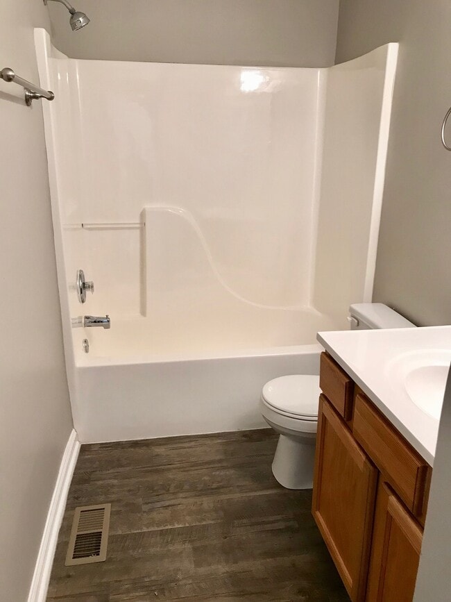 Building Photo - 4 Bedroom 2.5 Bathroom Two Story Brick Front Home in Pike Township!