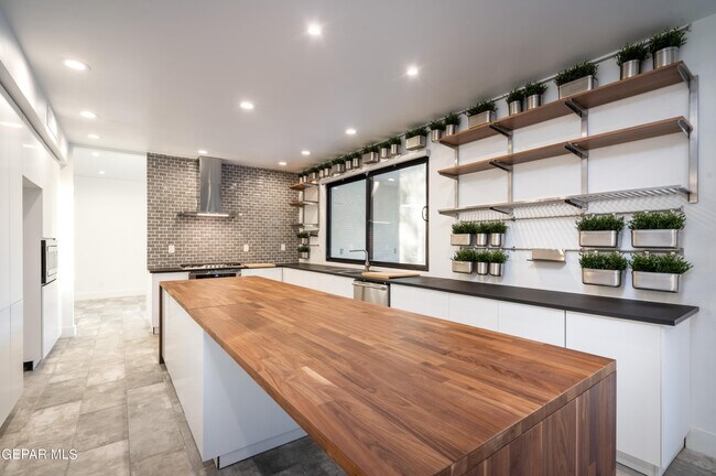 Building Photo - 1029 Calle Parque Dr