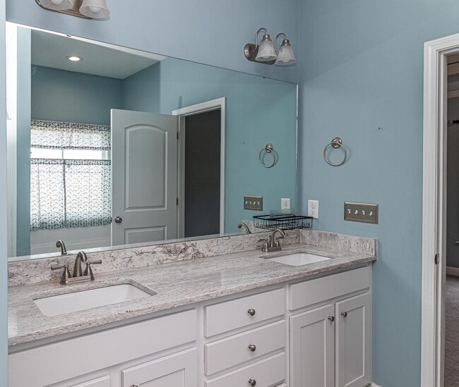 Building Photo - SPACIOUS Newer Construction Home in Pikevi...