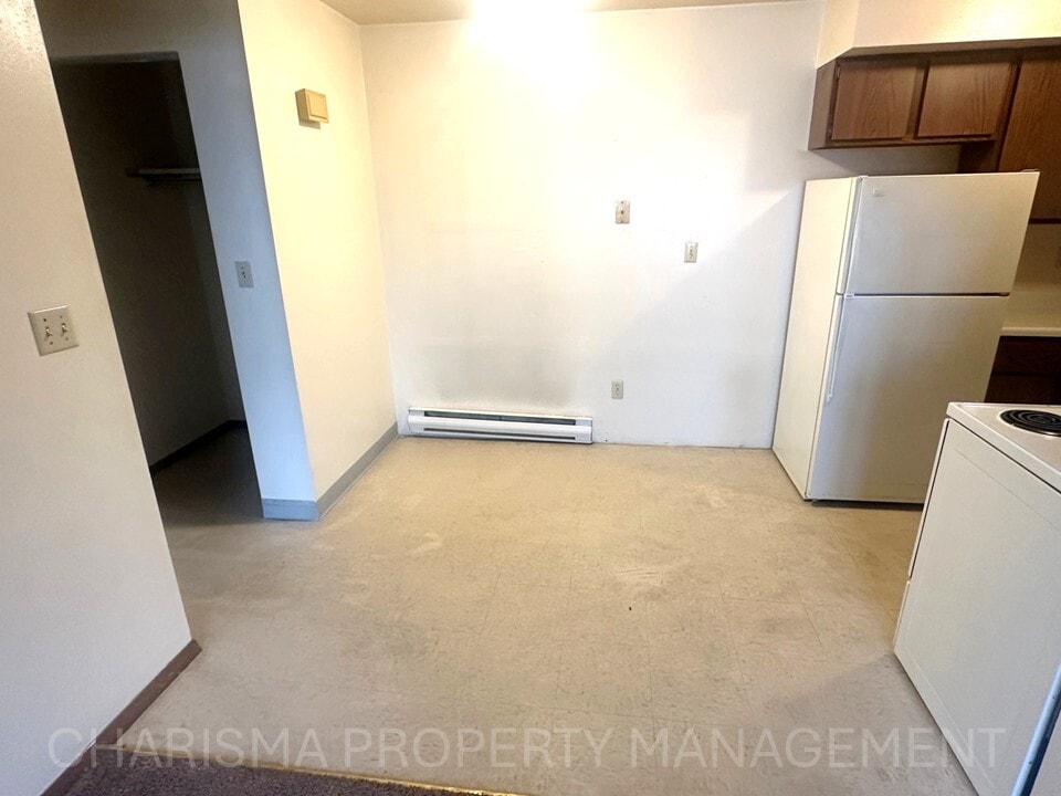 Building Photo - 513 N Main Ave