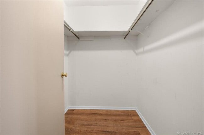 Building Photo - 887 Farmington Ave