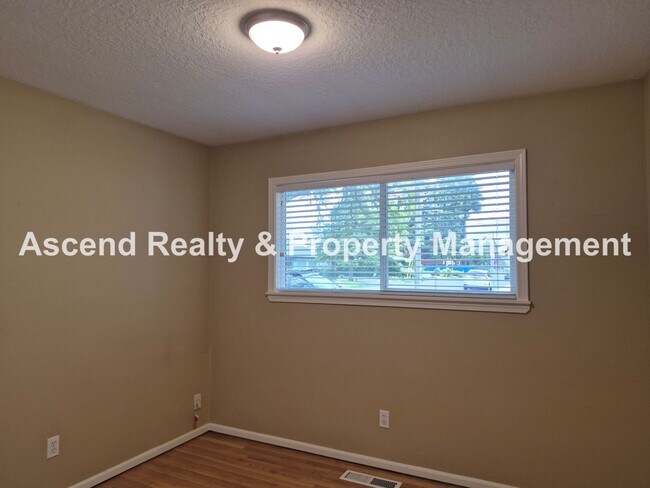 Building Photo - Available Now Prime Terra Linda Location One Level Home Large Fenced Yard & Attached Garage Walk ...