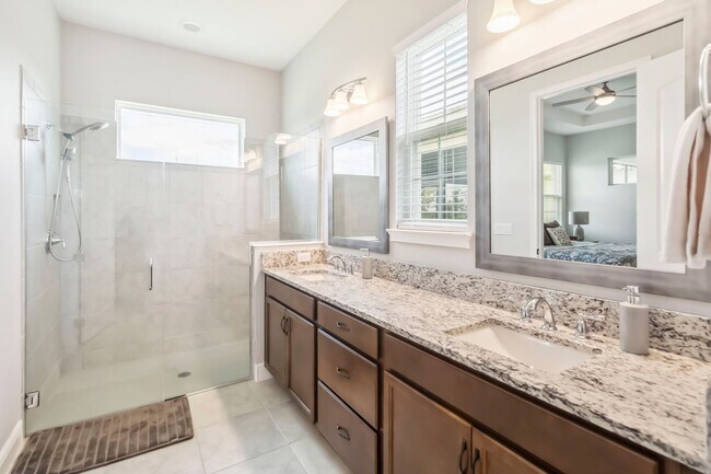 Building Photo - For Rent: Immaculate 3 Bed, 3 Bath + Flex ...