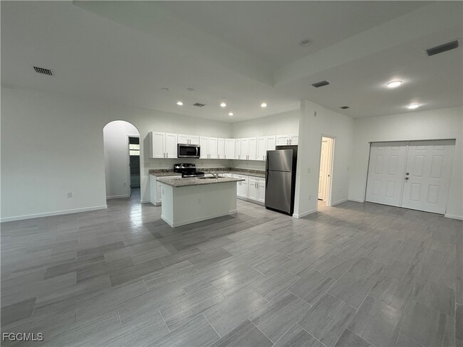 Building Photo - 4629 Laura Ave N