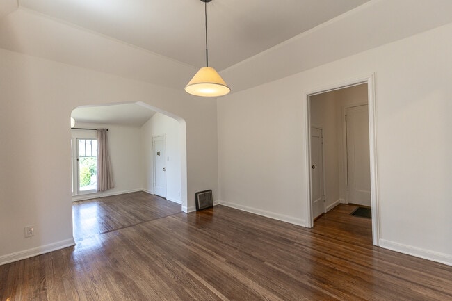 Building Photo - 650 Maltman Ave