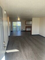 Building Photo - 935 NW Cains Rd