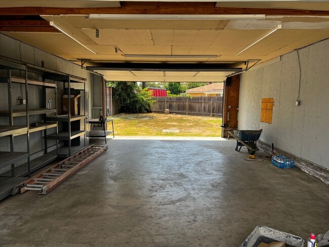 Building Photo - Remodeled 3 Bedroom 2 Bath House with 4 Ca...