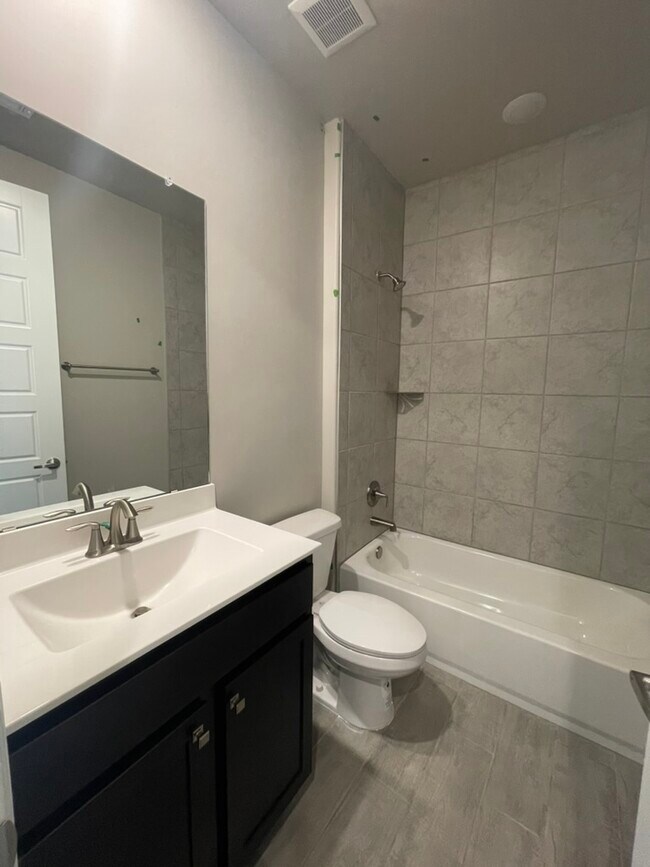 Building Photo - 2451 Camino Plata Loop NE