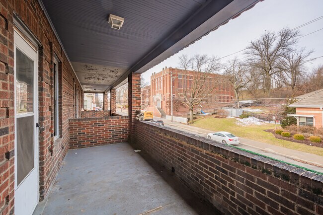 Building Photo - 2118 Bedford Ave