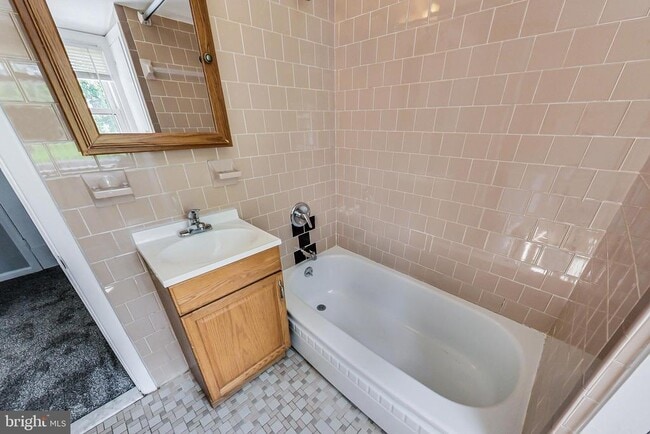 Building Photo - 6641 Barrett Rd