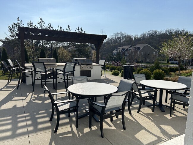 Building Photo - 1630 Shadow Green Dr