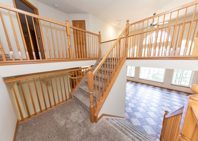 Building Photo - *COMING SOON* 5 Bedroom Broadmoor Beauty A...