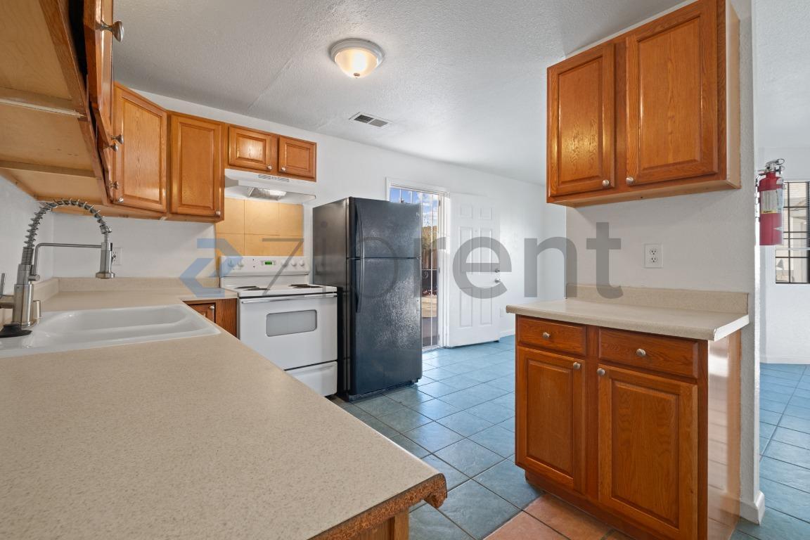 Building Photo - 417 1st St