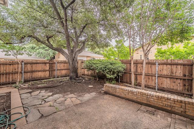 Building Photo - 3704 Hulen Park Dr