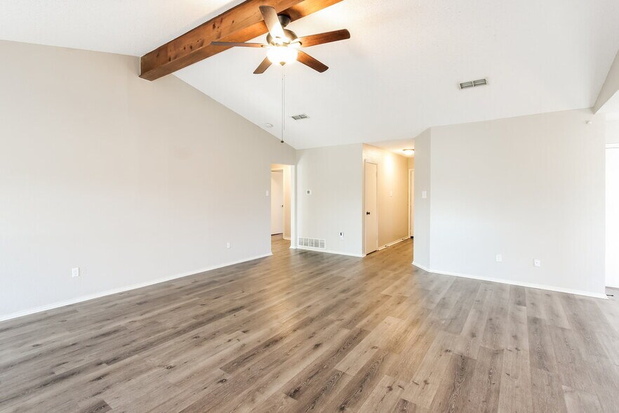Building Photo - 7618 Creek Wood Dr