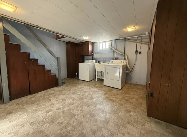 Building Photo - 119 W Madison Ave