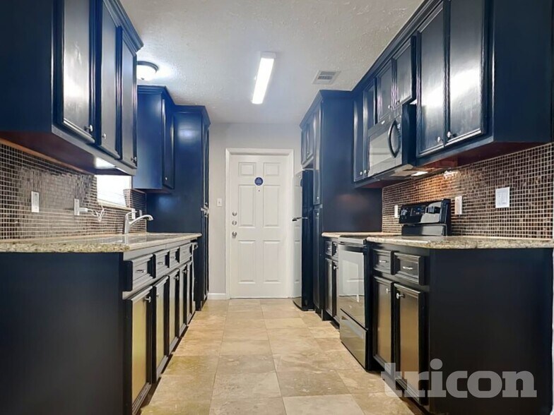 Building Photo - 2047 Lexington Woods Dr