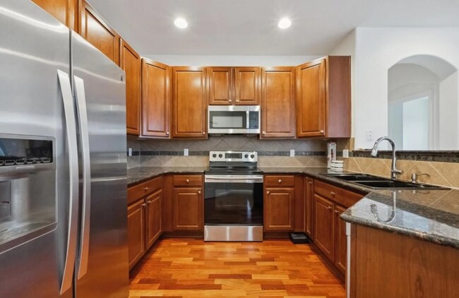 Building Photo - Wonderful 2-Bed Townhouse with Scenic Views & Hardwood Elegance in Westminster – 1468 Sq Ft of Co...