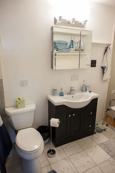 Building Photo - 21 Snow Hill St