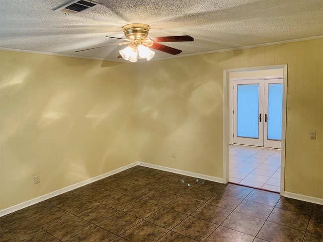Building Photo - 229 Hillside Cir