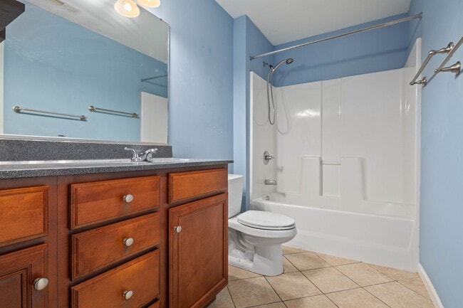 Building Photo - 3 Bedroom 1.5 bath house close to West Asheville, Great location!