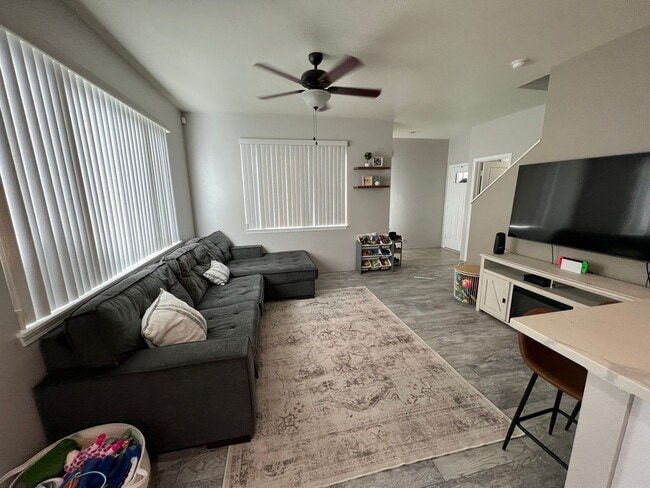 Building Photo - For Rent - [Laulani Trades] 91-1001 Keaunu...