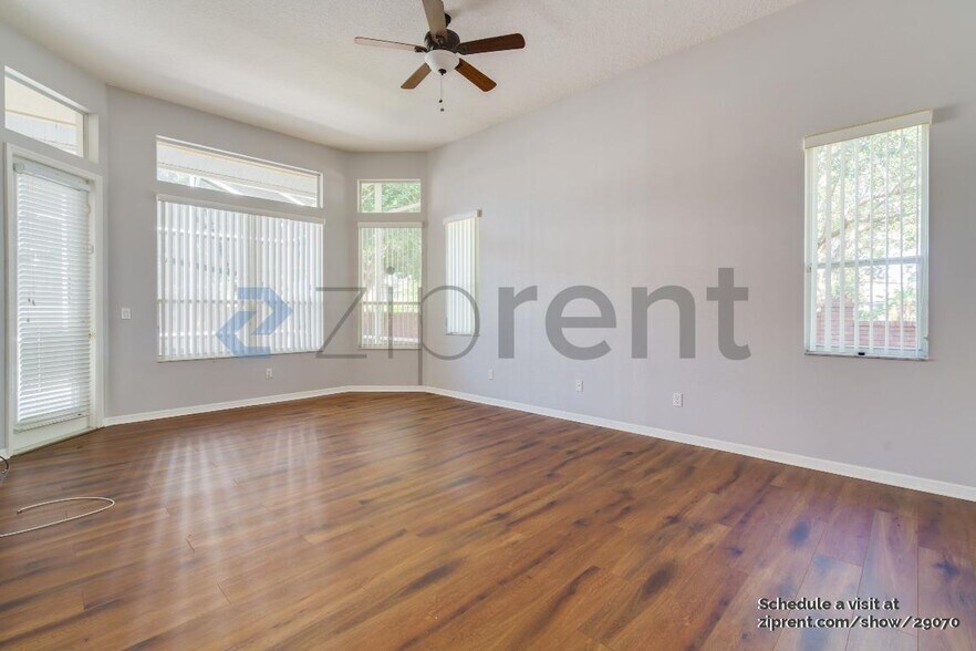 Building Photo - Unit