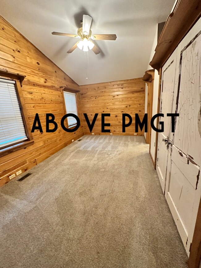 Building Photo - 126 Lakeshore Dr