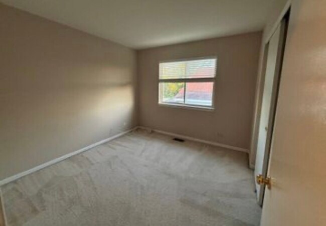 Building Photo - 2081 Litchfield Ln