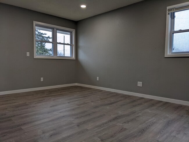 Building Photo - 105 Ludland Dr