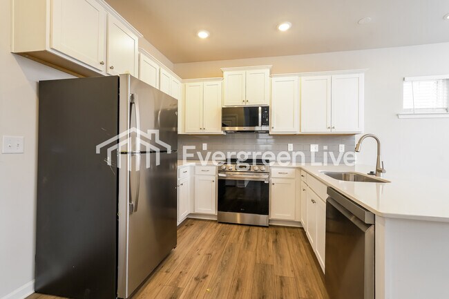 Building Photo - 5579 Hydrangea St