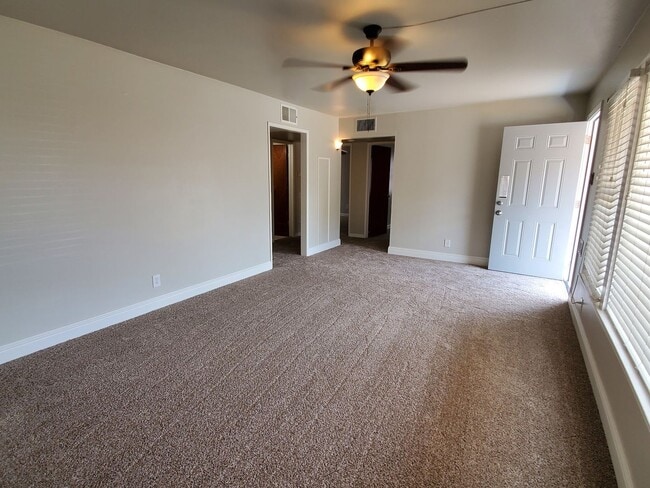 Building Photo - 1415