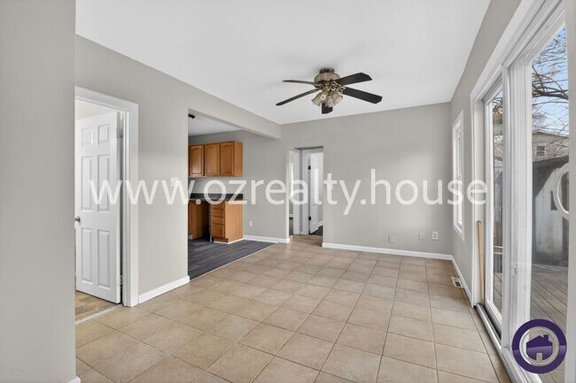 Building Photo - 1913 Newport Ave