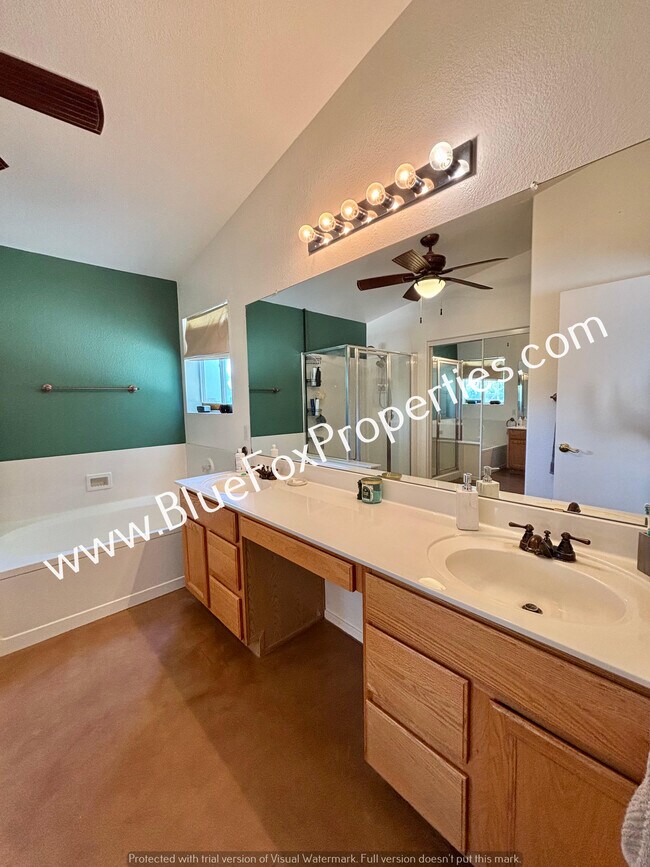 Building Photo - 2675 W Desert Bluffs Ct