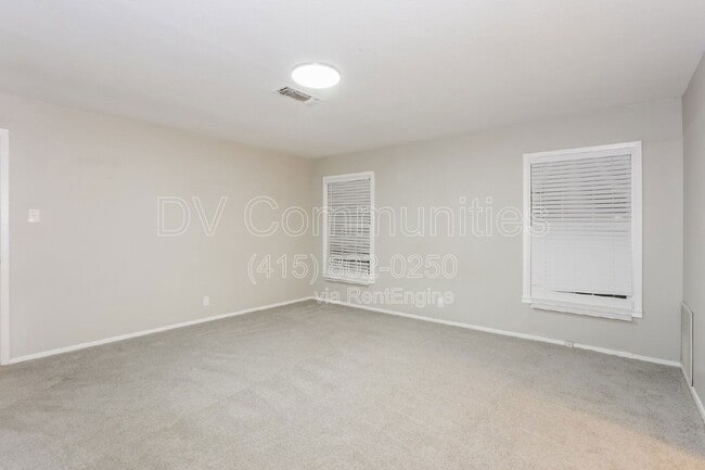 Building Photo - 2901 Creston Ave