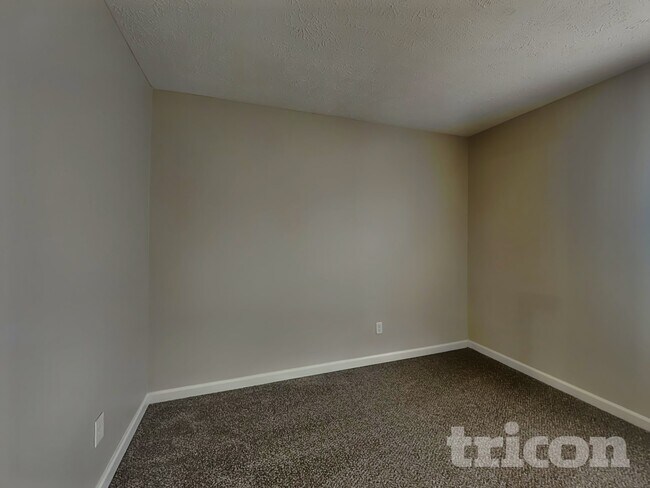 Building Photo - 25 Suncrest Dr