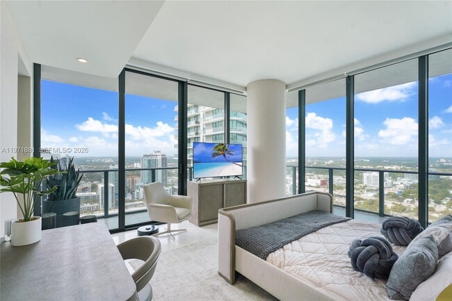 Building Photo - 480 NE 31st St